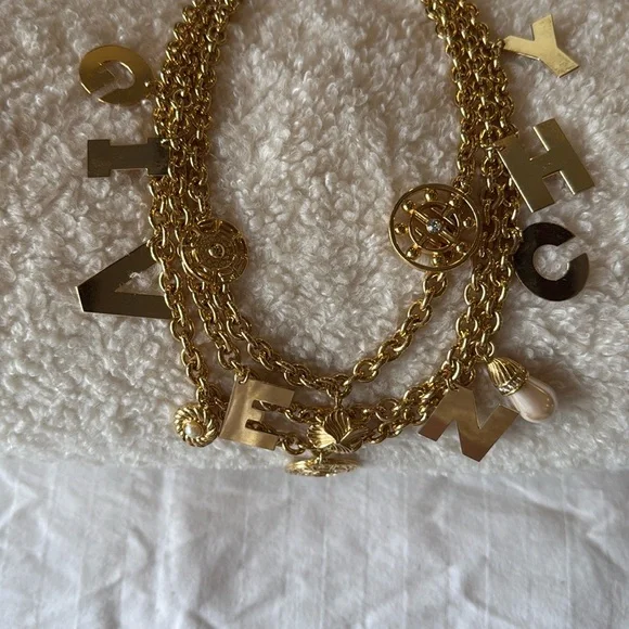 GIVENCHY - Picture 9 of 13